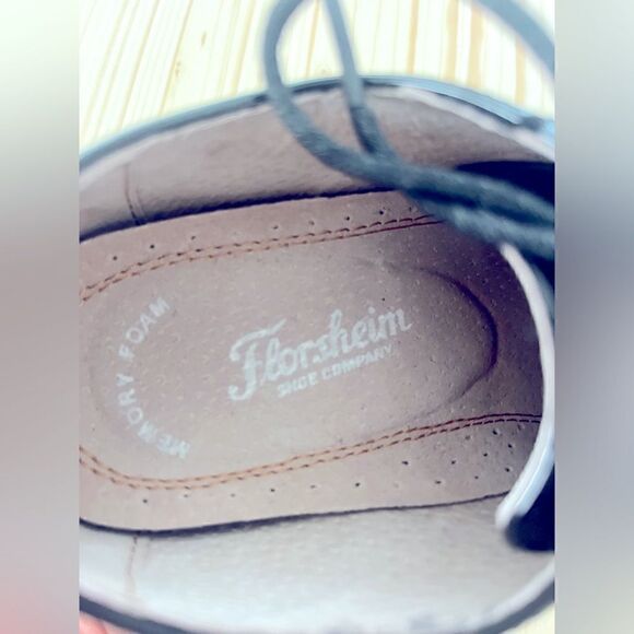 FLORSHEIM Shoe Company; Boys size 1.5.  Only worn once!  In perfect condition! - Picture 2 of 12